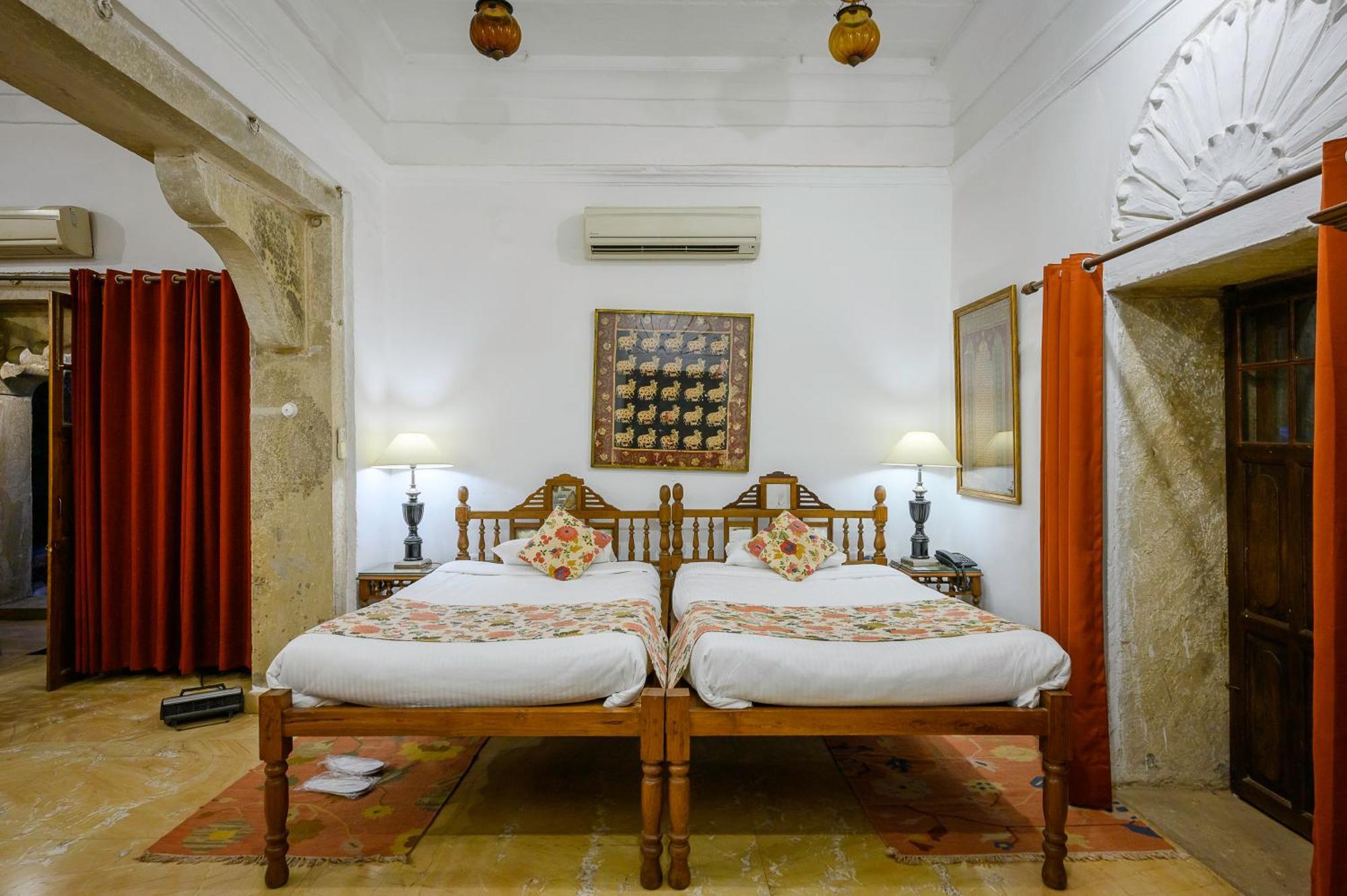 Hotel Neemrana'S - Deo Bagh à Gwalior Extérieur photo